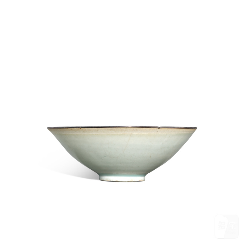 A qingbai-glazed lobed bowl, Southern Song dynasty | 南宋 青白出筋花口盌